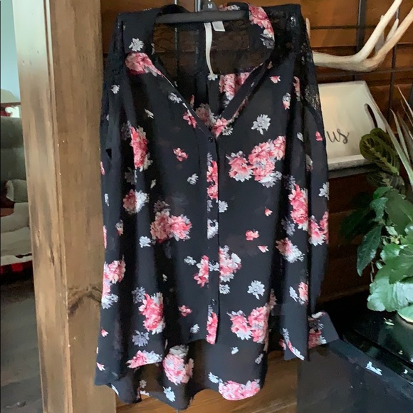 LC Lauren Conrad Tops - Lace Detail Floral Blouse